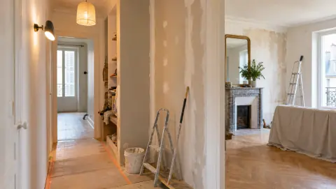 Appartement ancien rénové par phases avec une zone terminée et une zone en préparation