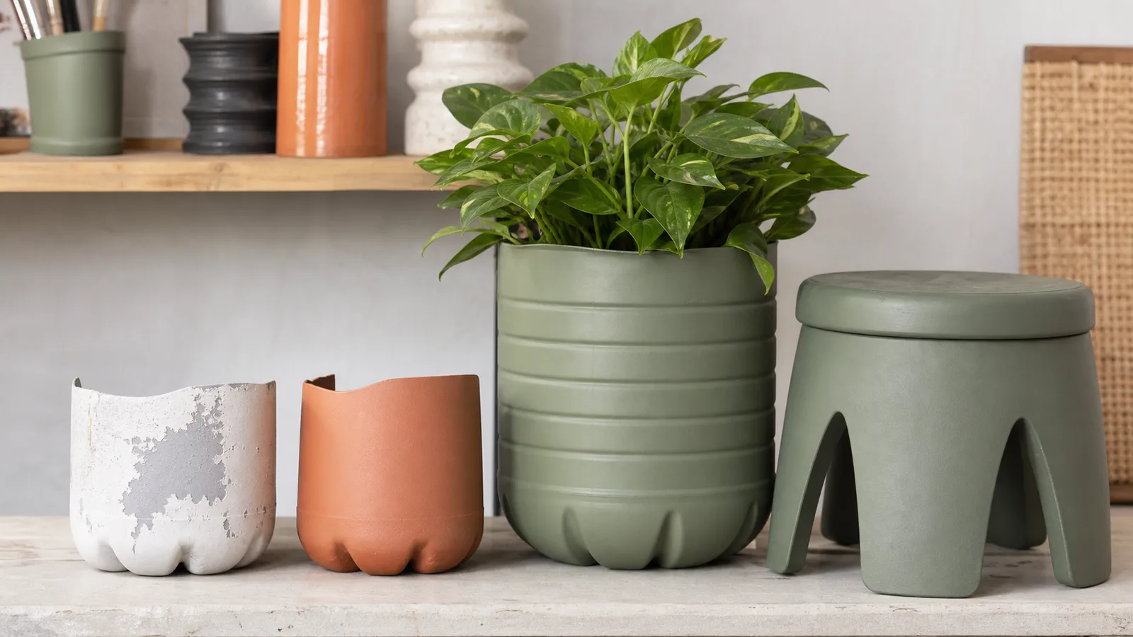 objets en plastique recyclé repeints avec finition mate durable