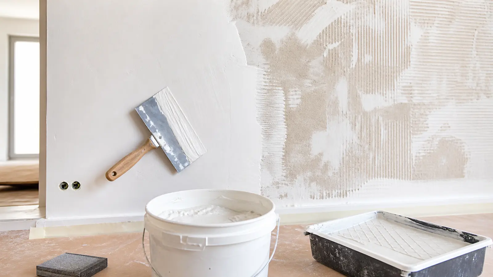 mur en placo repris à l enduit après retrait de colle à carrelage