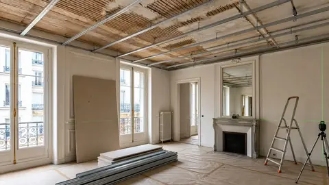 Installer un faux plafond sur un plafond en lattis-plâtre ancien