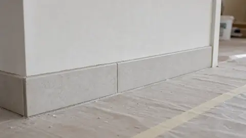 Enlever des plinthes en carrelage sur placo sans massacrer le mur